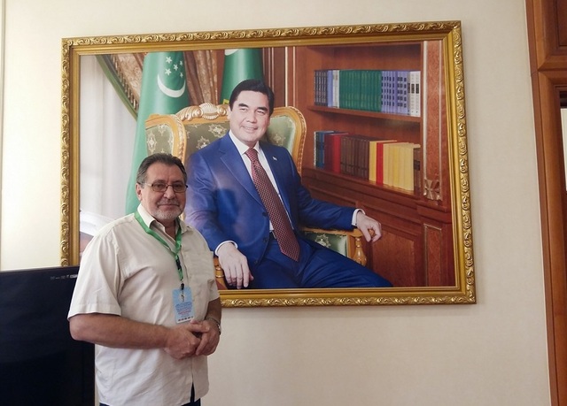 Знайомтесь - книжковий "решало" Олександр Афонін