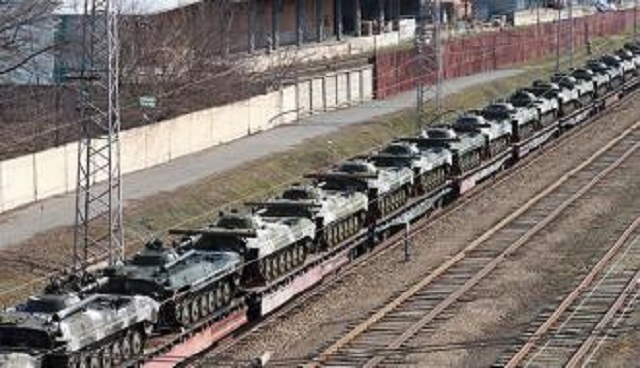 На Донецк снова идут огромные колонны техники боевиков