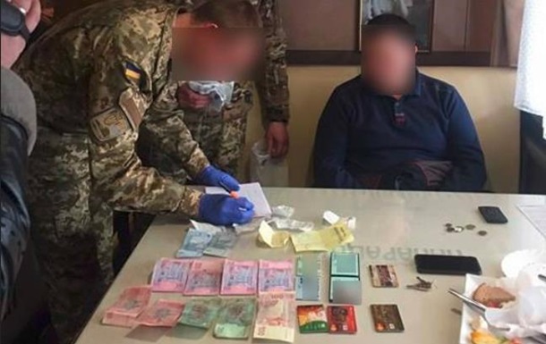 Помощника нардепа поймали на взятке