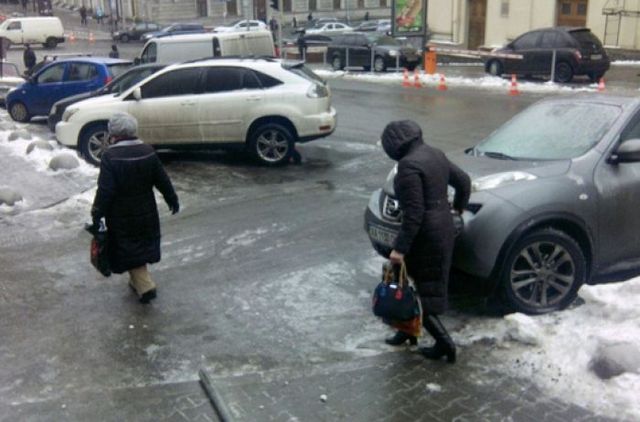 Страшный гололед: Киев превратился в большой каток