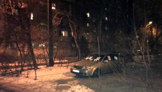 Возмущенные поведением автолюбителя одесситы прокололи две шины у его машины