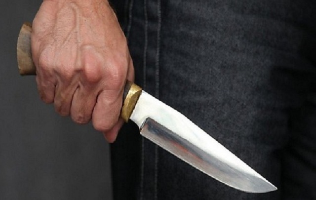 Свято закінчилось різаниною: Чоловік поранив ножем п’ятьох сусідів і дитину в Херсоні