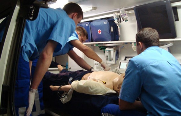 В центре Одессы мужчину сбил легковой автомобиль и троллейбус