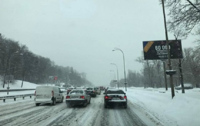 Транспортный коллапс. В Киеве пробки, ругают Кличко