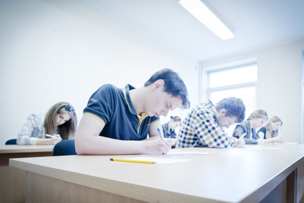 Нардепы требуют от Порошенко и Гройсмана защитить Нацагентство по обеспечению качества высшего образования