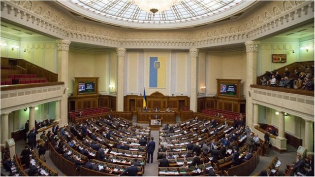 Парубий закрыл заседание Рады из-за отсутствия депутатов