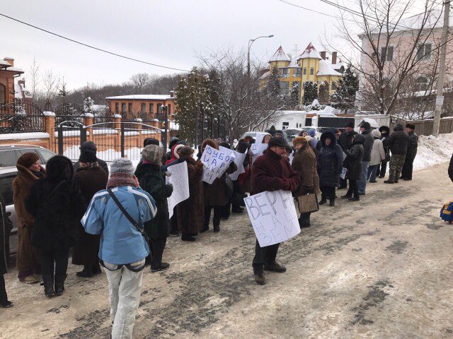 Жители Печерска протестуют против незаконной стройки на захваченной земле