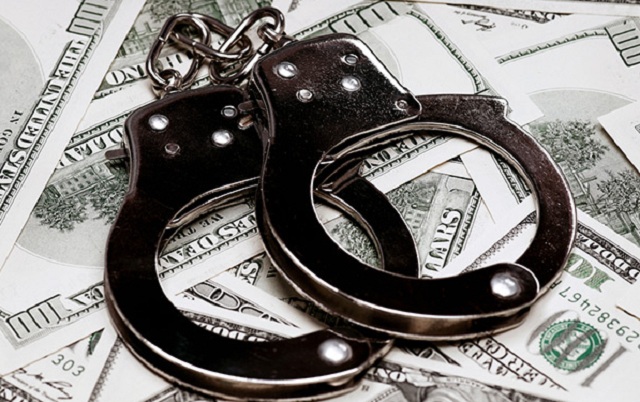 Попавшийся на взятке глава департамента НБУ вышел под залог в 800 тысяч