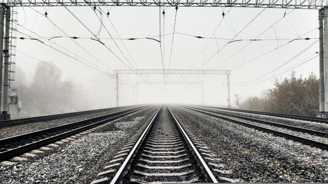 В Киеве столкнулись и сошли с рельс грузовые поезда