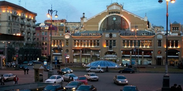 В Киеве загорелся Бессарабский рынок