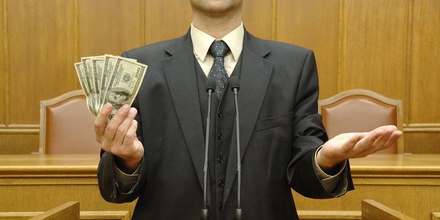 Украинские олигархи научились как нужно обходить стороной "конфликт интересов"