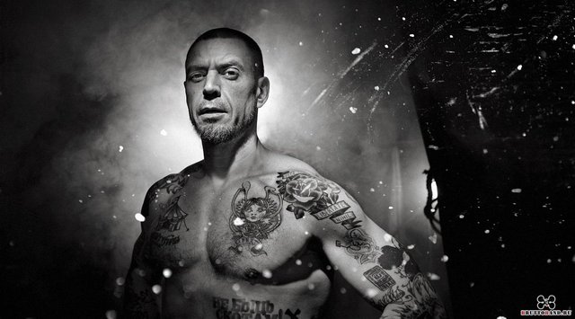 На концерте в Беларуси зрители на коленях почтили память воинов АТО