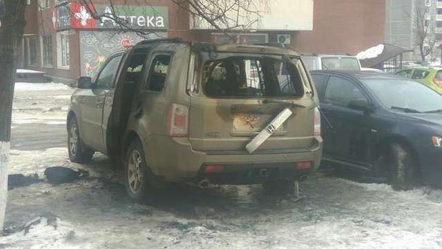 В Киеве ночью сожгли внедорожник: опубликовано фото