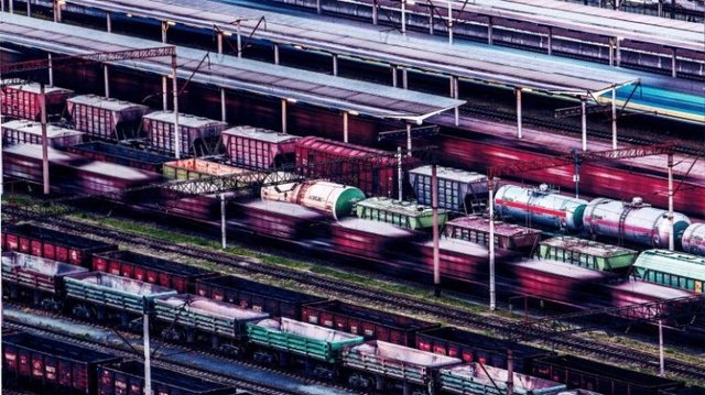 Хто живиться з "Укрзалізниці": державна годівниця на мільярди для обраних