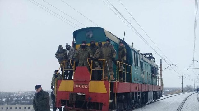 Блокирующие железную дорогу "перепутали" спецназ со следственной группой