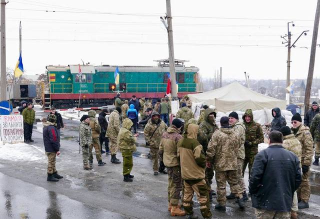Участники блокады заявили о намерении заблокировать последний ж/д переход Мариуполь-Волноваха