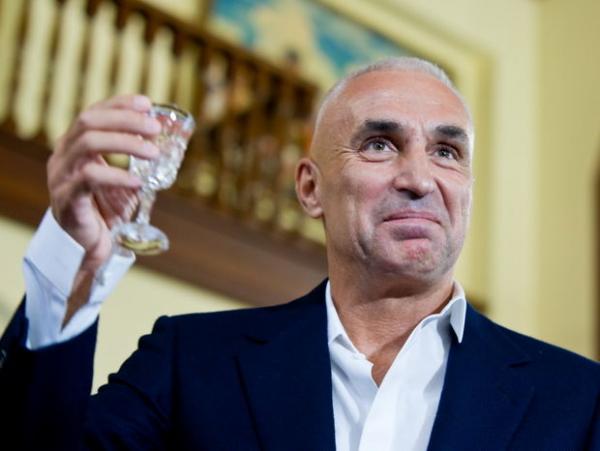 Александр Ярославский замял дело, забрав трактор со штрафплощадки