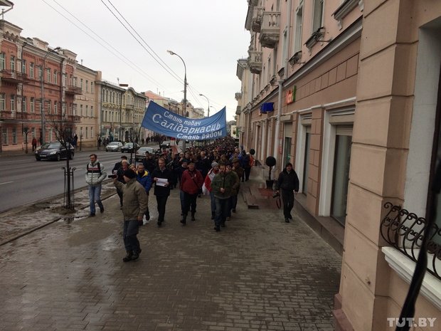 Тысячи людей вышли на митинги против налога на тунеядство в областных центрах Беларуси