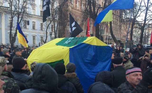 Учасники "блокадного віча" планують під АП "редут, намети і дрова"