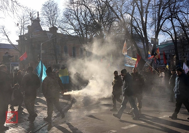 Прихильники блокади атакували офіс Київенерго і прийшли під АП нагадати про Ахметова