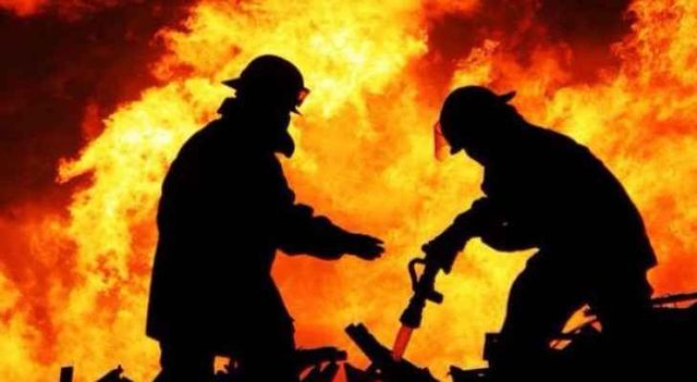 У Києві сталася пожежа в житловій п’ятиповерхівці, є жертви