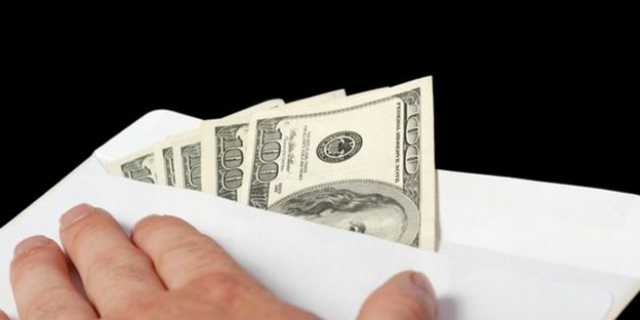 Луценко заявил о задержании на взятках нескольких прокуроров