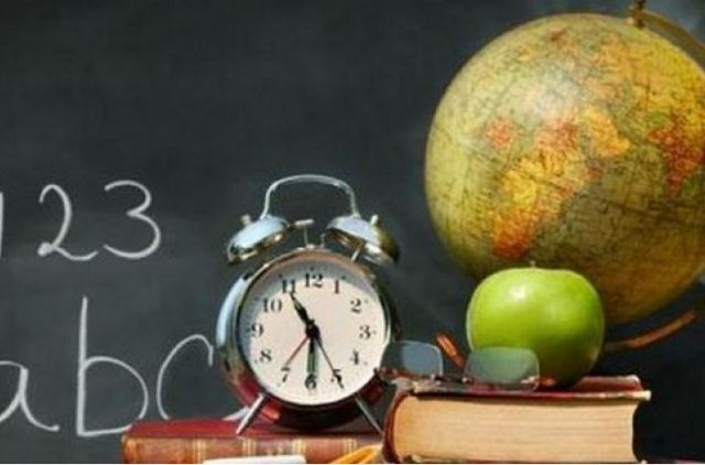 Директор киевской гимназии угрожает родителям