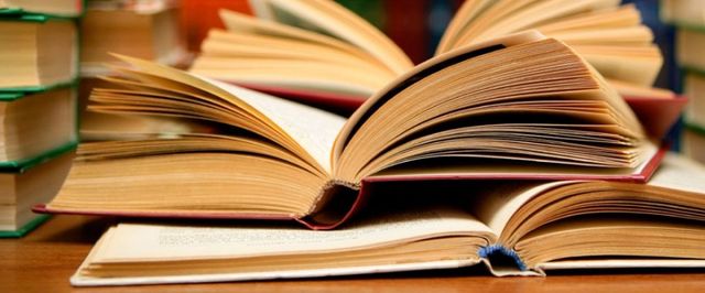 Варшавська вибачилась через скандальний підручник ненормативної лексики