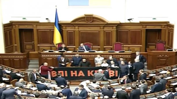 Група нардепів покидає Раду та їде в АТО