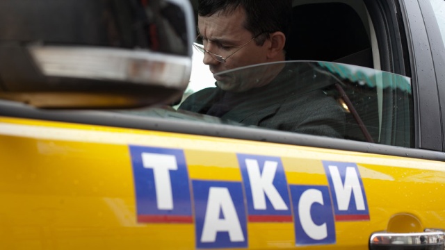 В Николаеве «группа поддержки» таксиста угрожала сотруднику УТБ