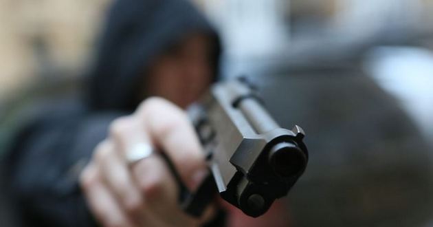 Налет средь бела дня: в Киеве ограбили банк