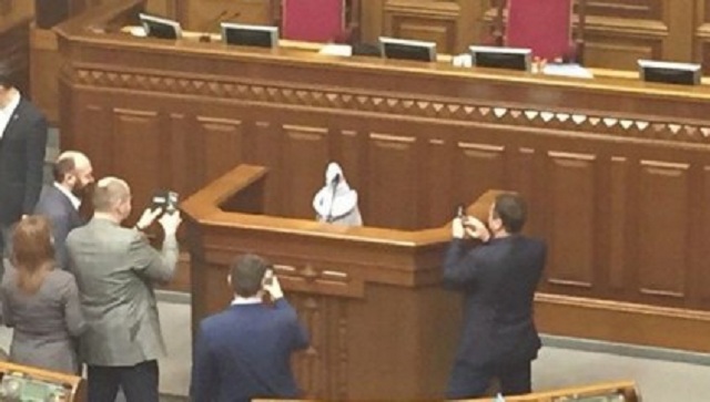 Шапито на выезде: как депутаты развлекались Раде