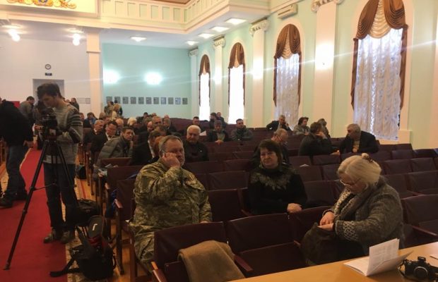 У Міноборони сформували кишенькову Громадську раду. Волонтери влаштували демарш