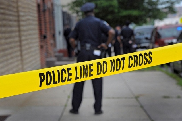 В США автомобиль врезался в толпу людей, 28 человек пострадали