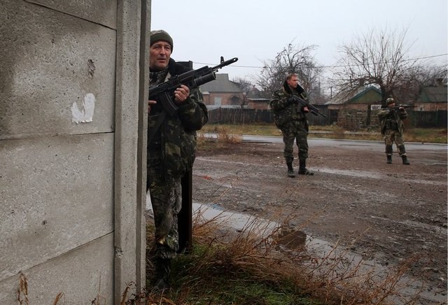 Российские офицеры панически боятся оставаться ночью на передовой с "ополченцами" Донбасса