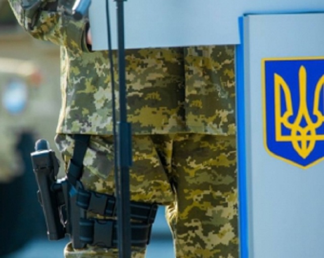 "Робимо собі ведмежу послугу" - нардеп про введення воєнного стану