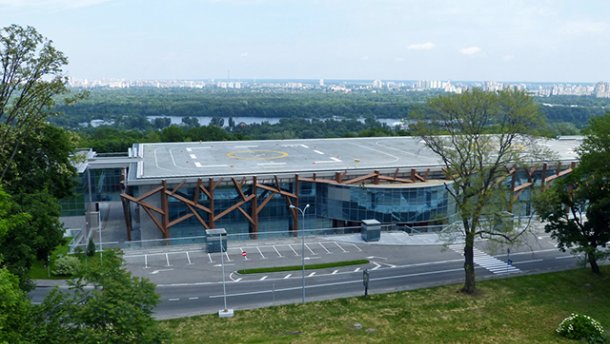 Вертолітний майданчик Януковича обшукують правоохоронці