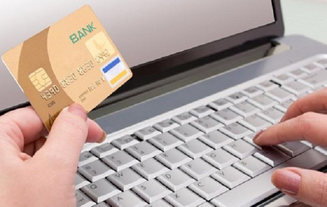 У центрі Львова в банку померла жінка, - очевидець