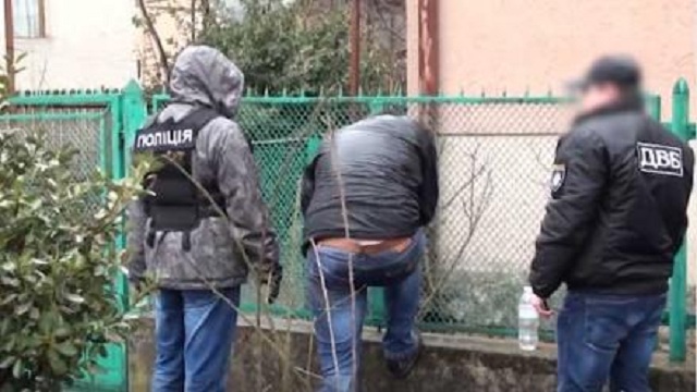 Коррупционер протаранил машину полицейской контрразведки