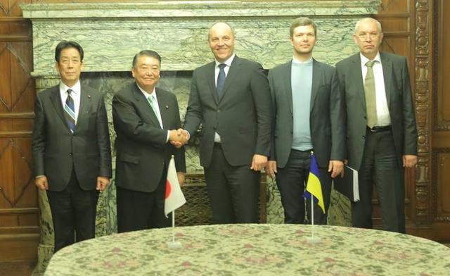 Парубий зафотошопил фото с расстегнутой ширинкой