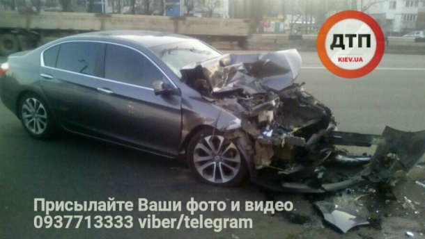 П’яні хлопці влаштували гонки та влетіли в маршрутку: пасажири влаштували самосуд