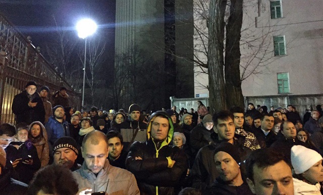 К Соломенскому суду подъехали три автобуса с военнослужащими Нацгвардии