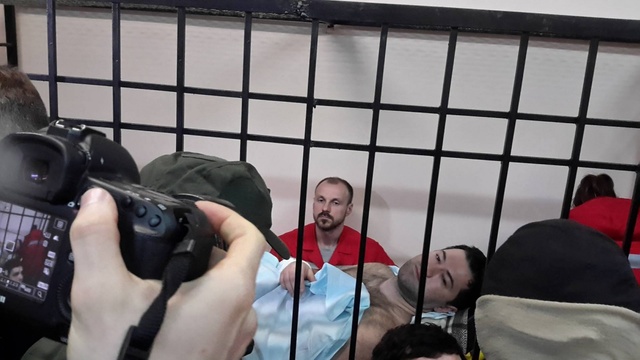 Суд над Насировым: фото самого необычного пикетчика