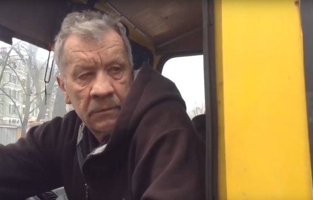 "Виходь, падло" - активісти провчили водія, який відмовився