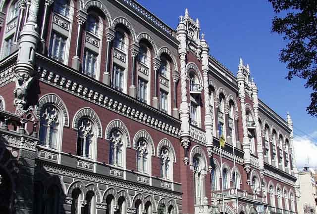 НБУ анонсирует санкции к дочернему банку "Сбербанка" РФ в Украине