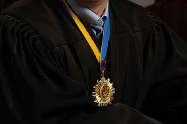 Судді поліпшили житлові умови квартирою за півмільйона доларів, поки вона добудовувала будинок біля Межигір’я