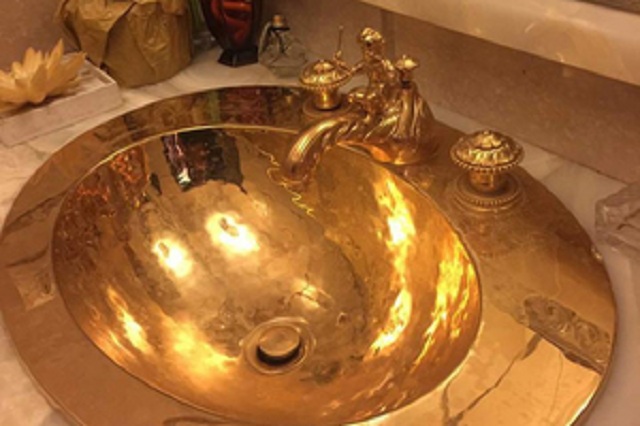 Луценко рассказал, сколько "светит" директору госпредприятия за "блеск золотого умывальника"