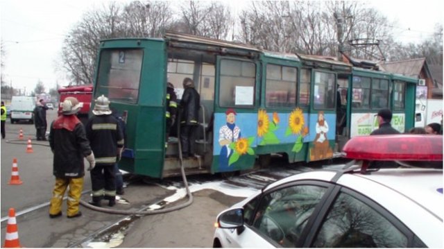 В Сумской области на ходу загорелся трамвай с пассажирами