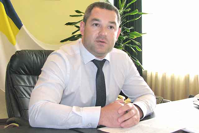 Новий керівник ДФС Продан оформив LEXUS на 70-річну маму