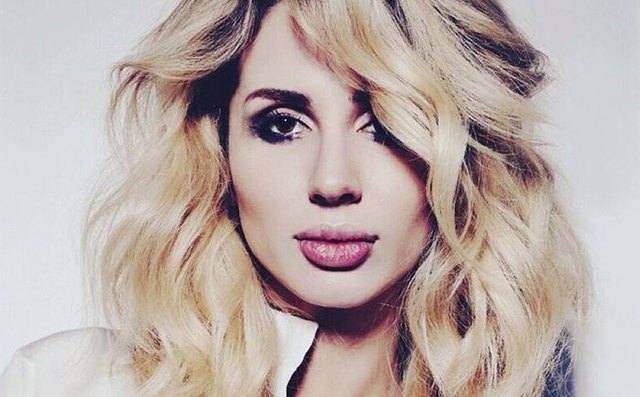 Ветераны АТО просят Порошенко лишить Лободу звания Заслуженной артистки Украины